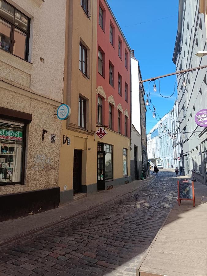 Elegant Old Town Toffee Bliss Apartment, Self Check-in, Steps From Bus Station Huoneisto Riika