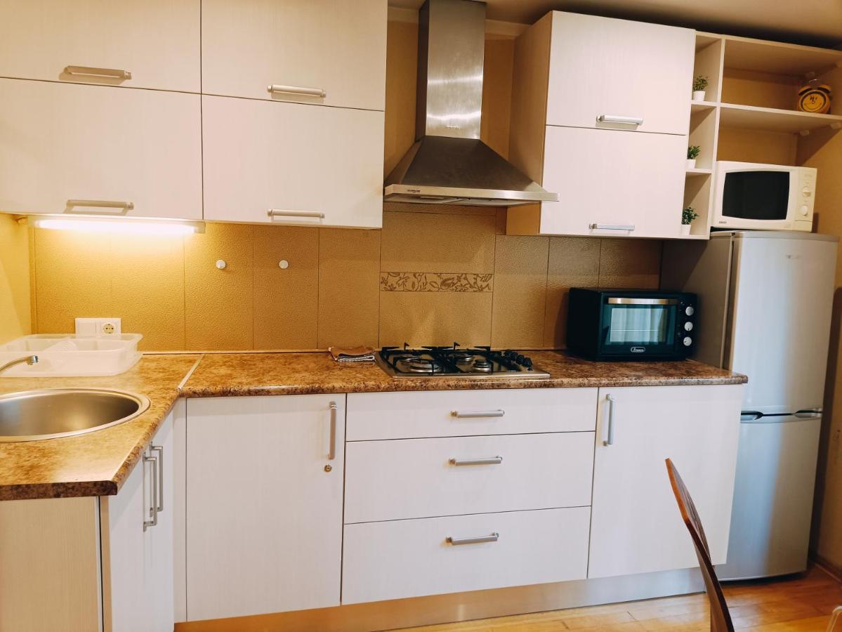 Elegant Old Town Toffee Bliss Apartment, Self Check-in, Steps From Bus Station Huoneisto Riika