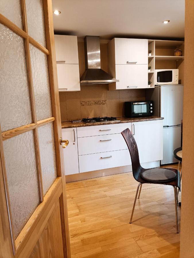 Elegant Old Town Toffee Bliss Apartment, Self Check-in, Steps From Bus Station Huoneisto *