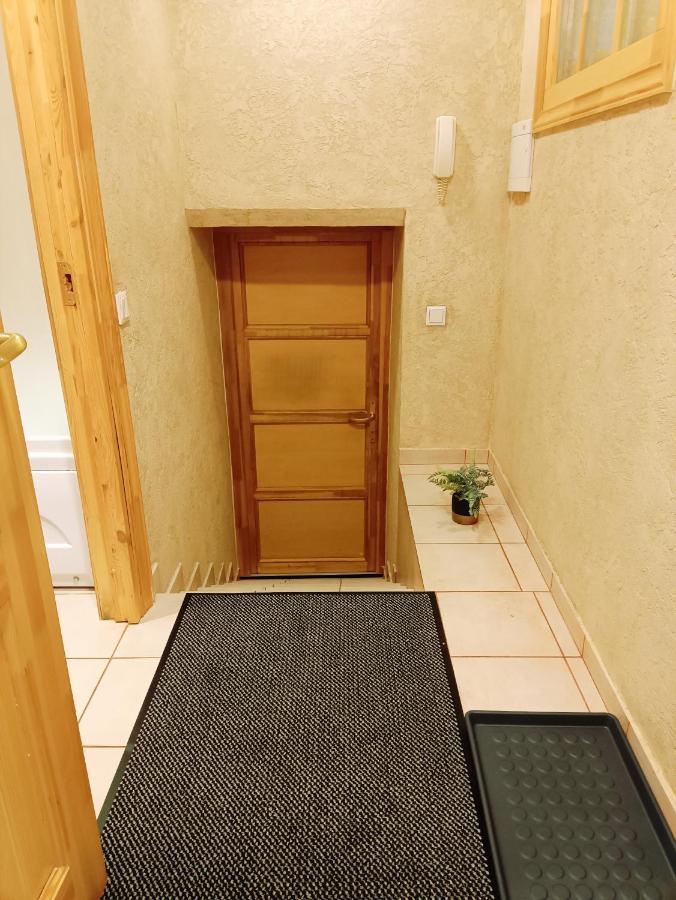 Elegant Old Town Toffee Bliss Apartment, Self Check-in, Steps From Bus Station Huoneisto *