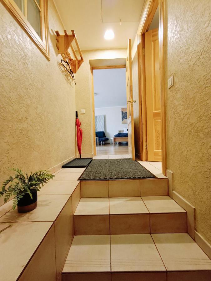 Elegant Old Town Toffee Bliss Apartment, Self Check-in, Steps From Bus Station Huoneisto *